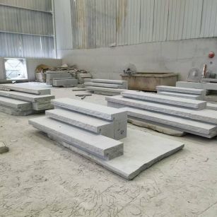 辽源 整石台阶（大面火烧+侧面自然面），出货前厂内拼装