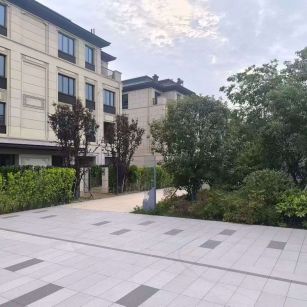 辽源 芝麻白与芝麻白搭配铺装，尺寸1200*600