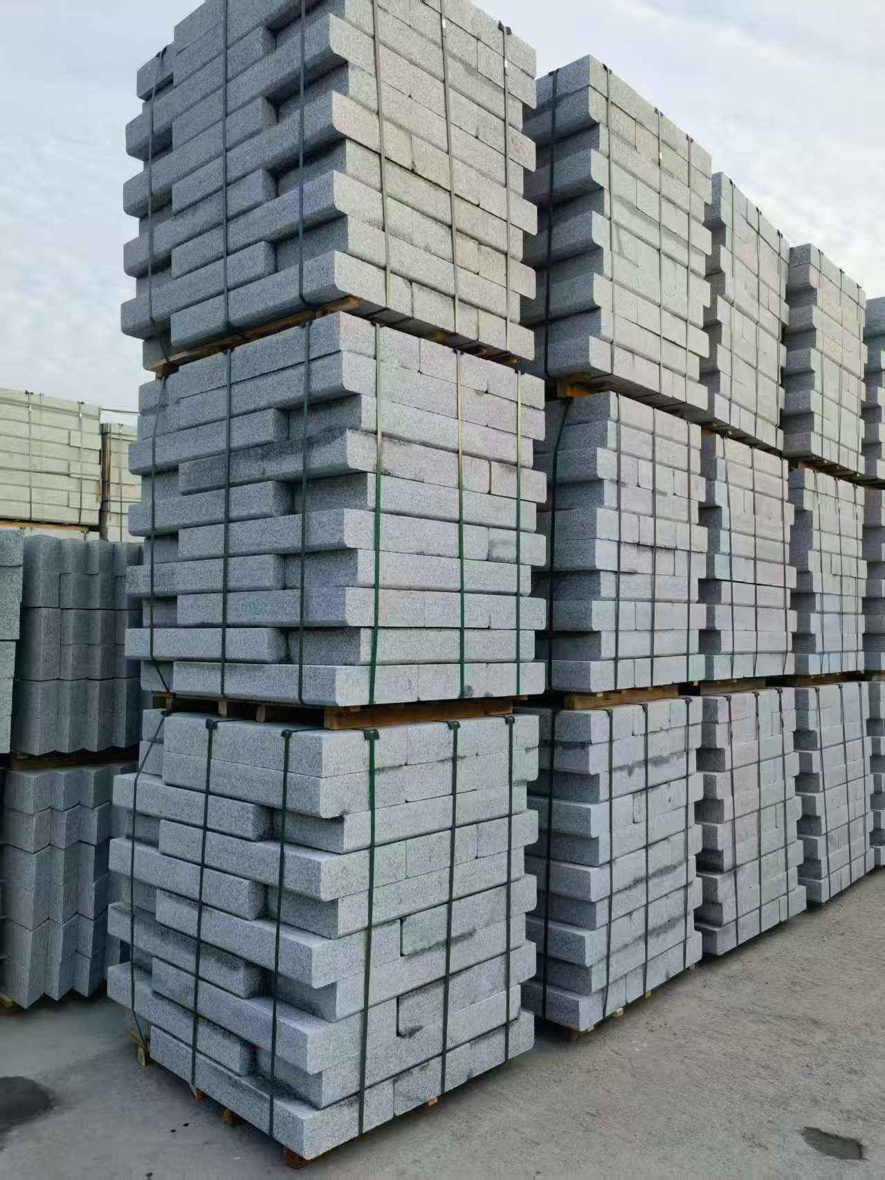 辽源 路沿石（路侧石），颜色一致，尺寸标准