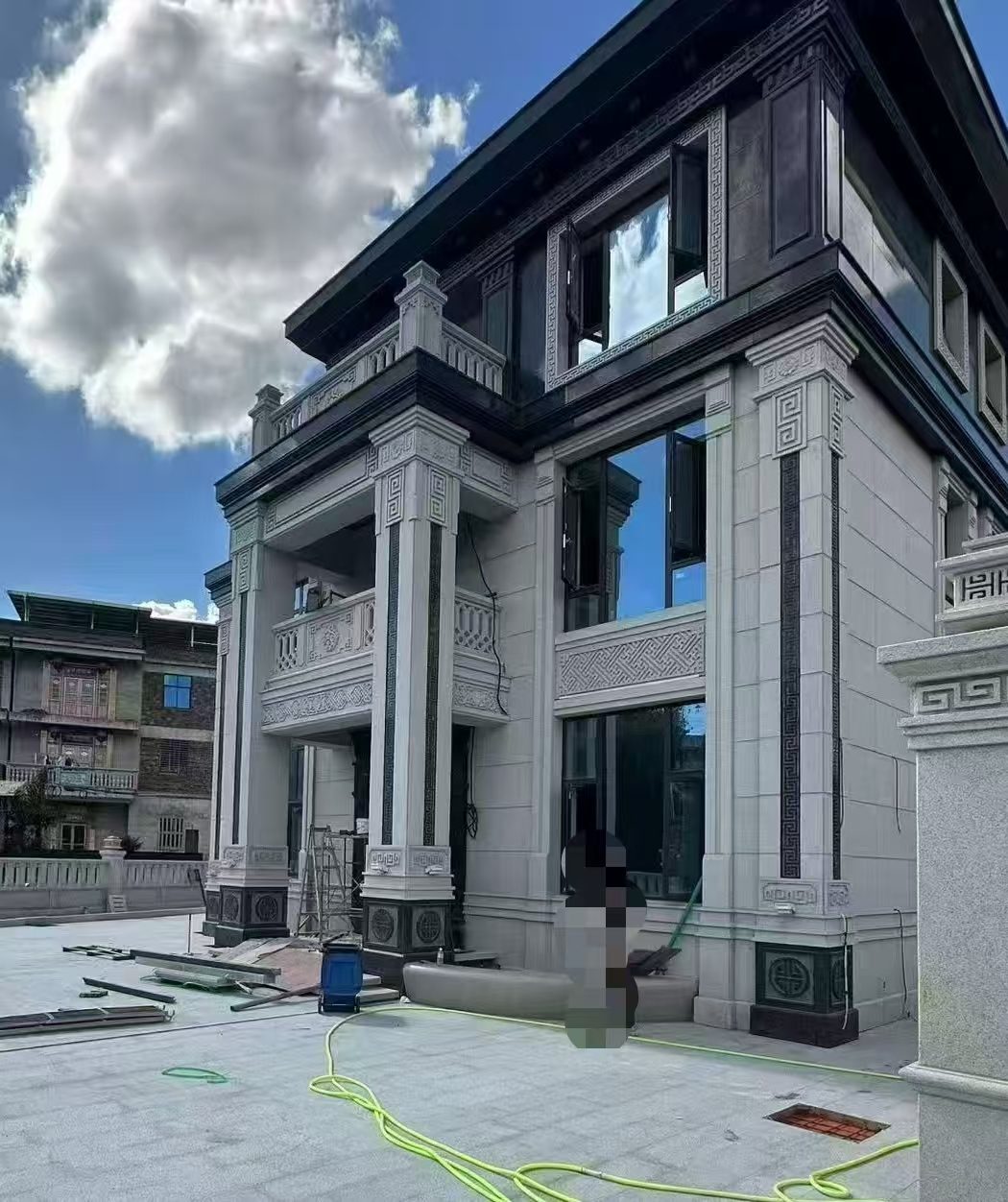 辽源 别墅干挂，芝麻白与芝麻黑完美配合