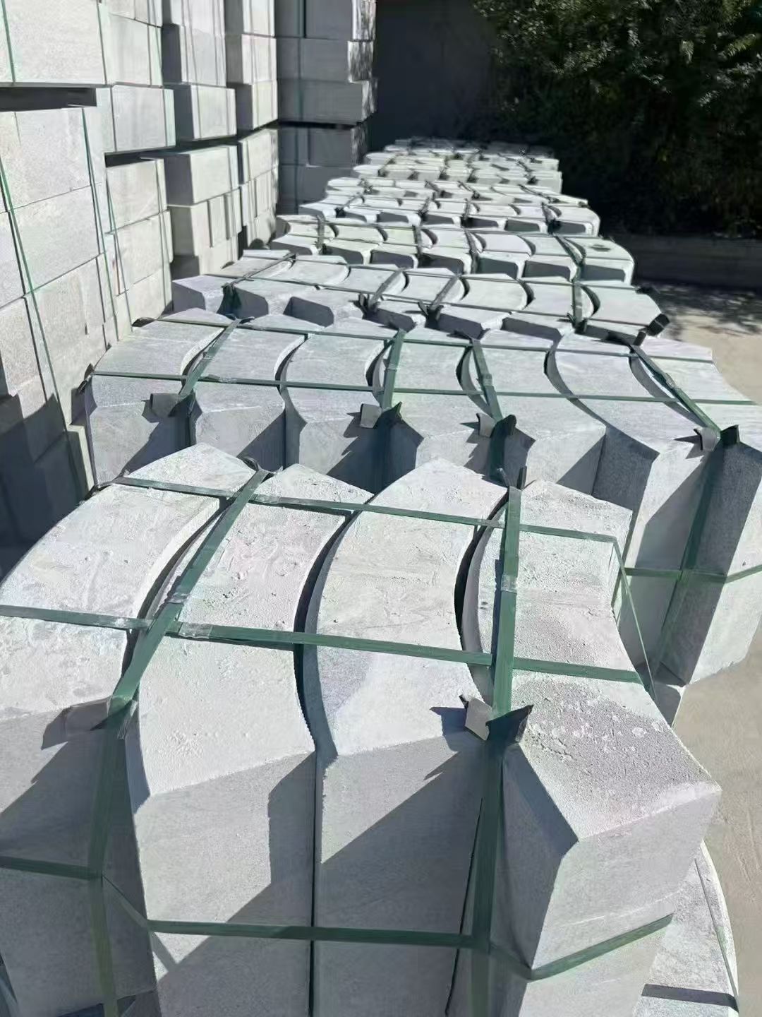 辽源 芝麻灰弧形路沿石