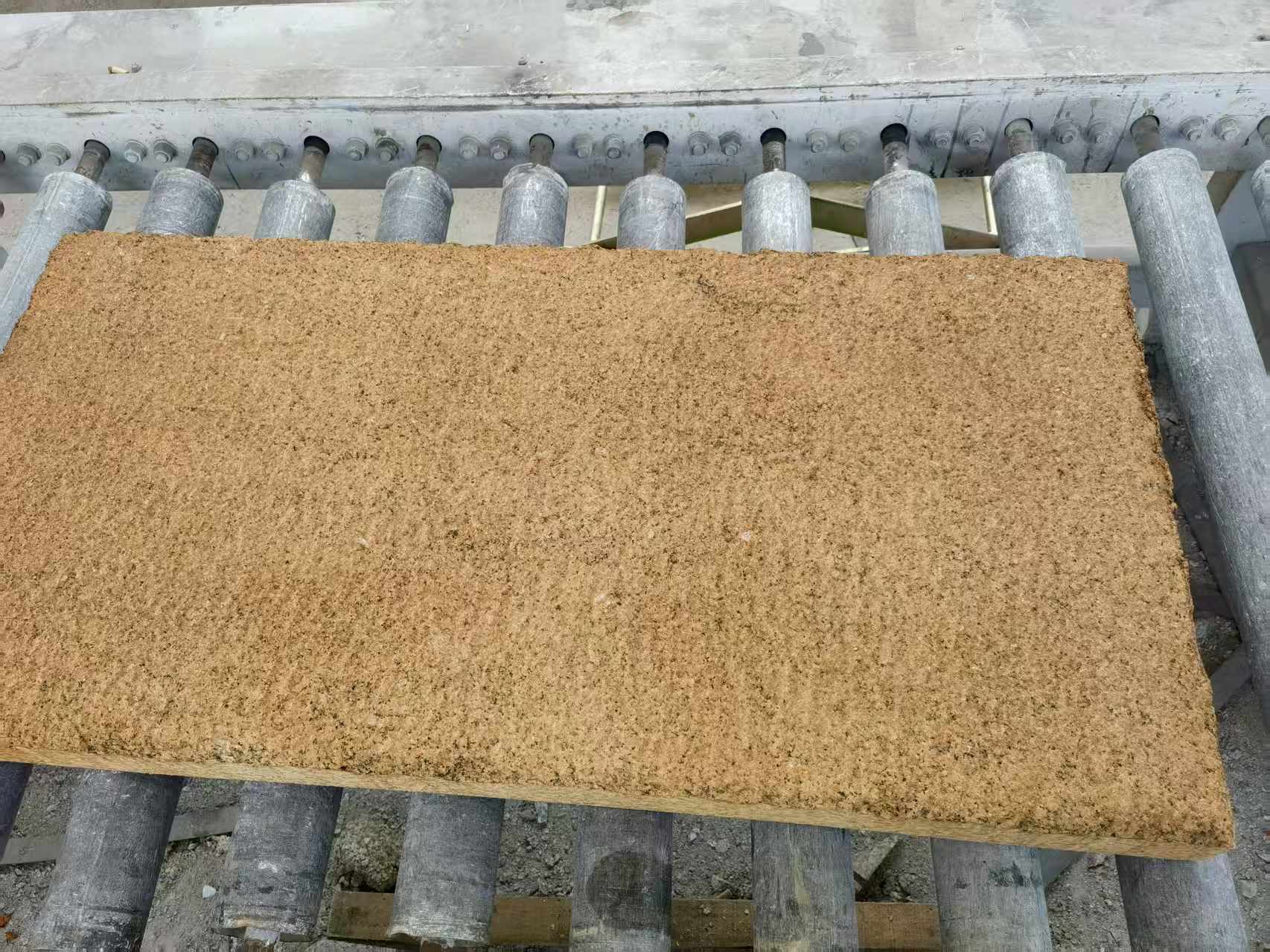 辽源 菠萝面老石板，做旧仿古石，流水线生产加工